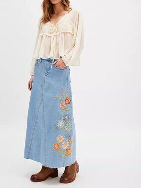 Driftwood Joanna Midi Skirt Light Wash Denim Floral Embroidered Size 26 NWT